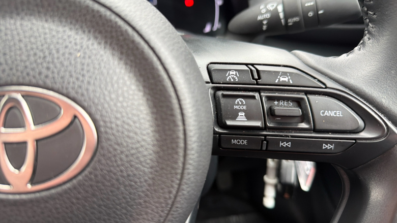 Toyota Yaris 1.5 Hybrid Design 5dr CVT Hybrid Hatchback